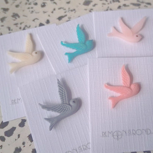 Broche pins IV