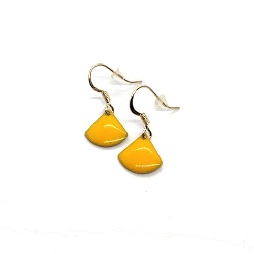 Oorbellen emaille waaier warm geel