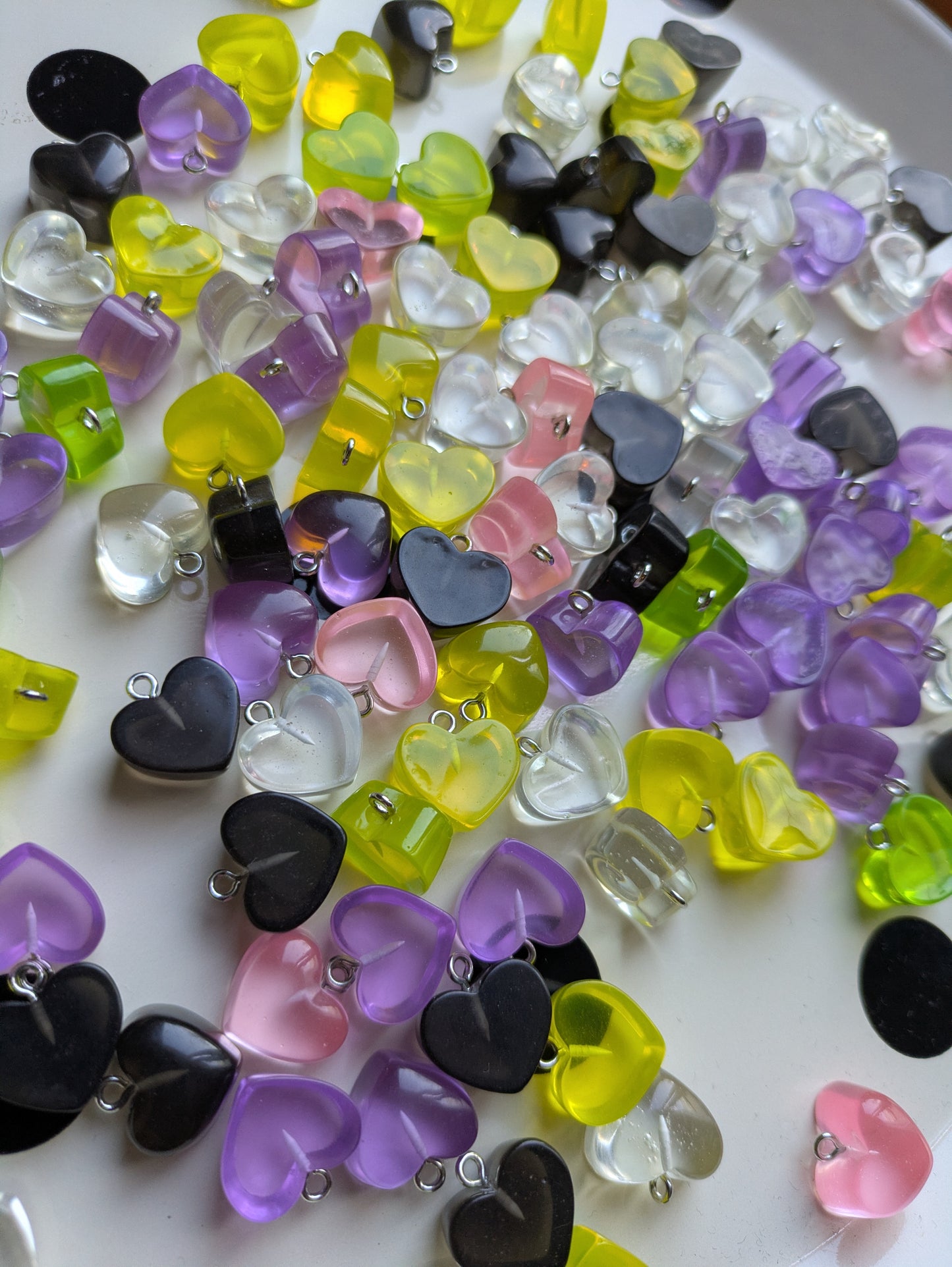 Herzanhänger aus Kunststoff