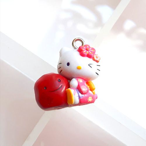 Charm Hello Kitty und Kuschelball